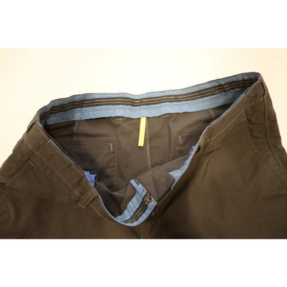 Tommy Bahama Golf Shorts 100% Polyester Stretch Black 10" INS Mens Sz 36 - Picture 3 of 7